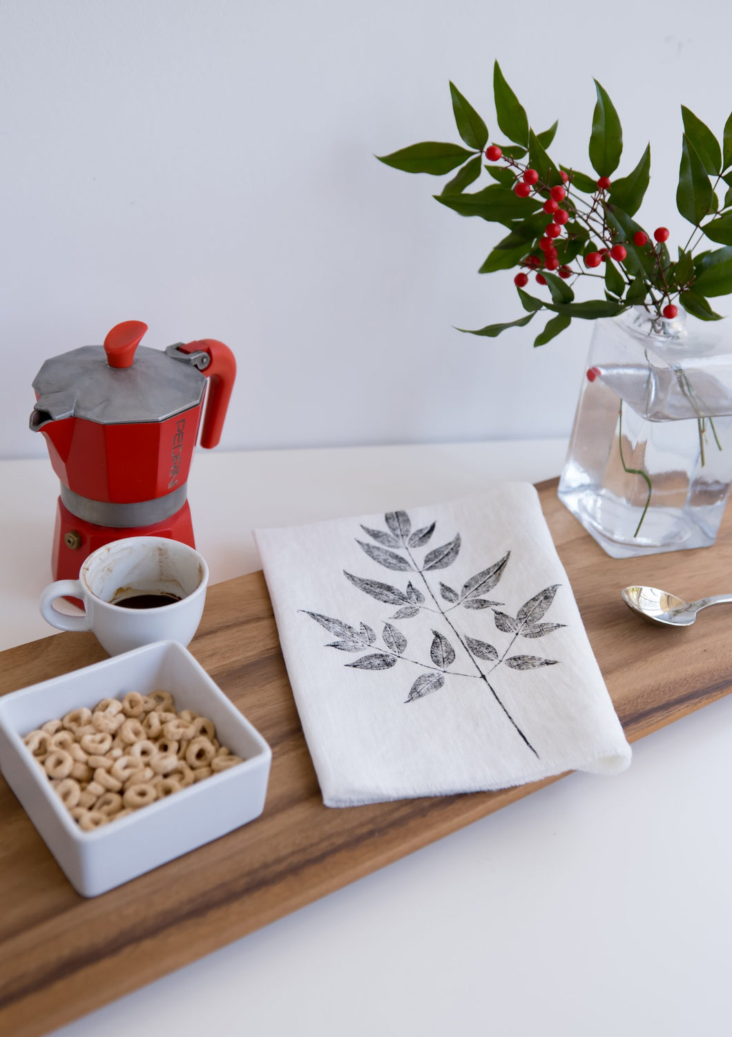 Red Berry Leaf Linen Napkin in White (Set of 4)