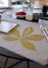 Load image into Gallery viewer, Linen Creeper Leaf Placemat in Natural - Set of 4 with bag
