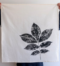 Load image into Gallery viewer, Unbleached 100% Cotton Hickory Leaf Tea Towel in Natural
